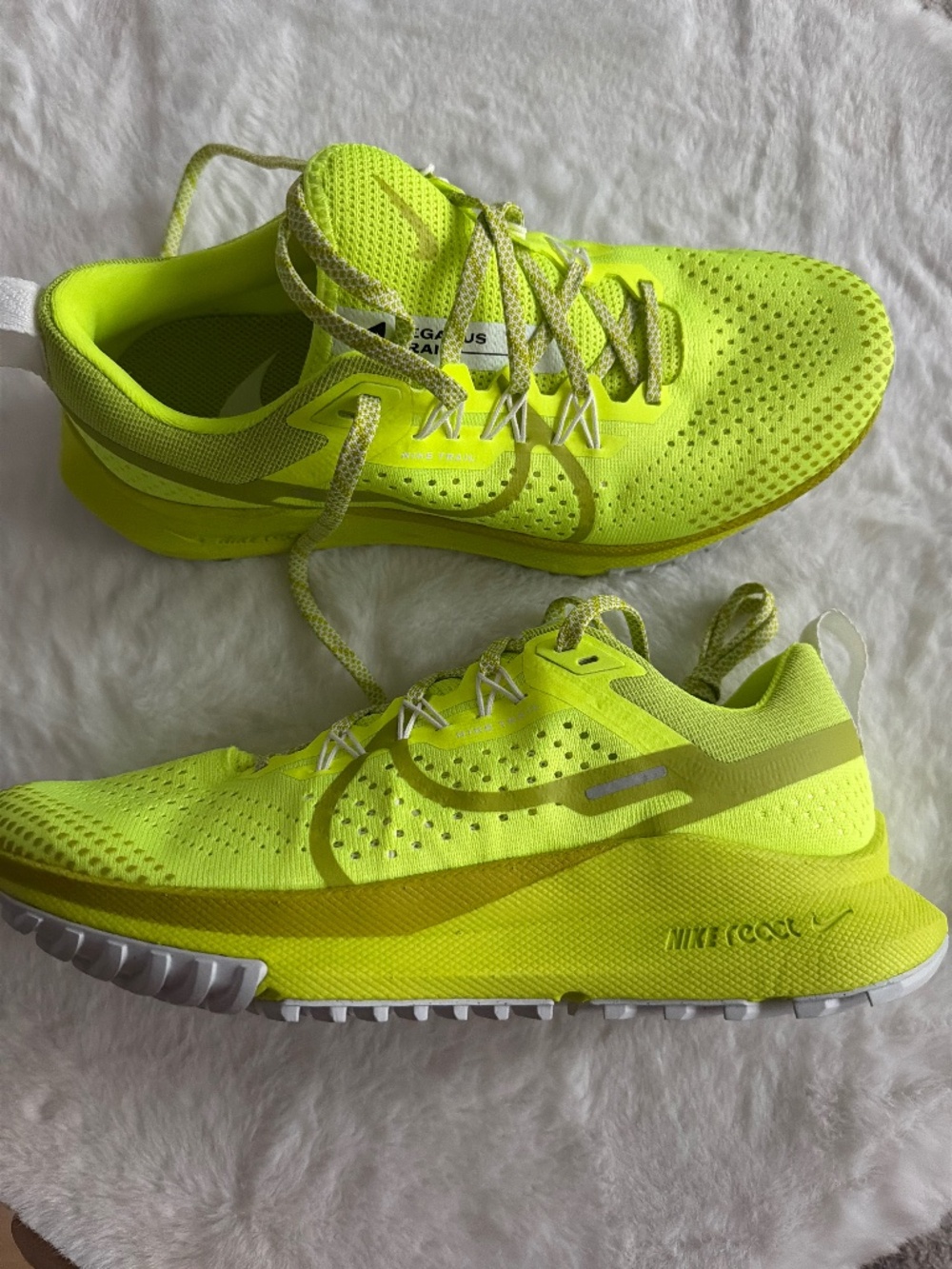 Brand new Nike "REACT PEGASUS TRAIL 4" Bright Green  Women's Size 8